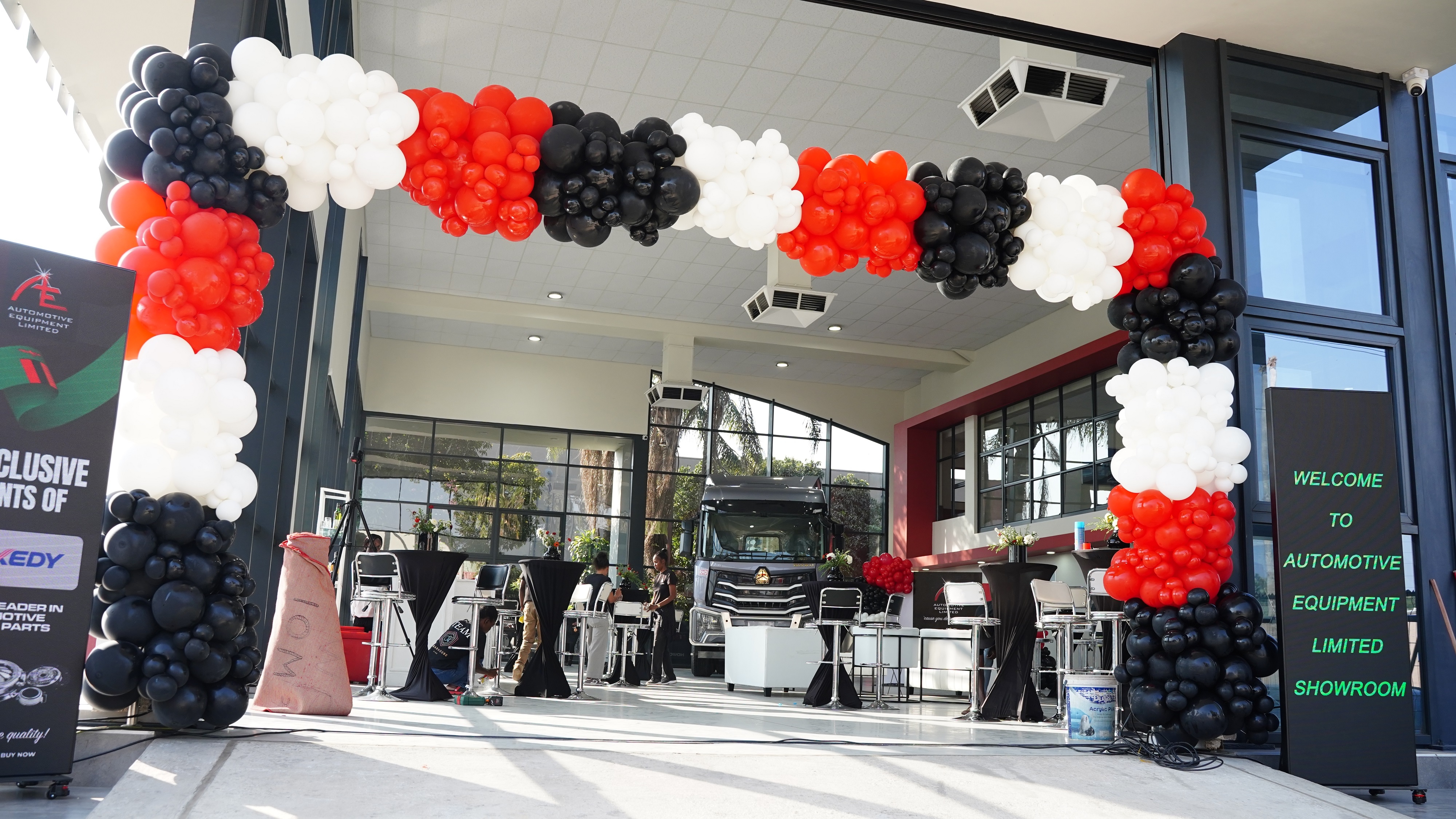 中國重汽在贊比亞舉辦新店開業(yè)及HOWO-MAX新品推介活動